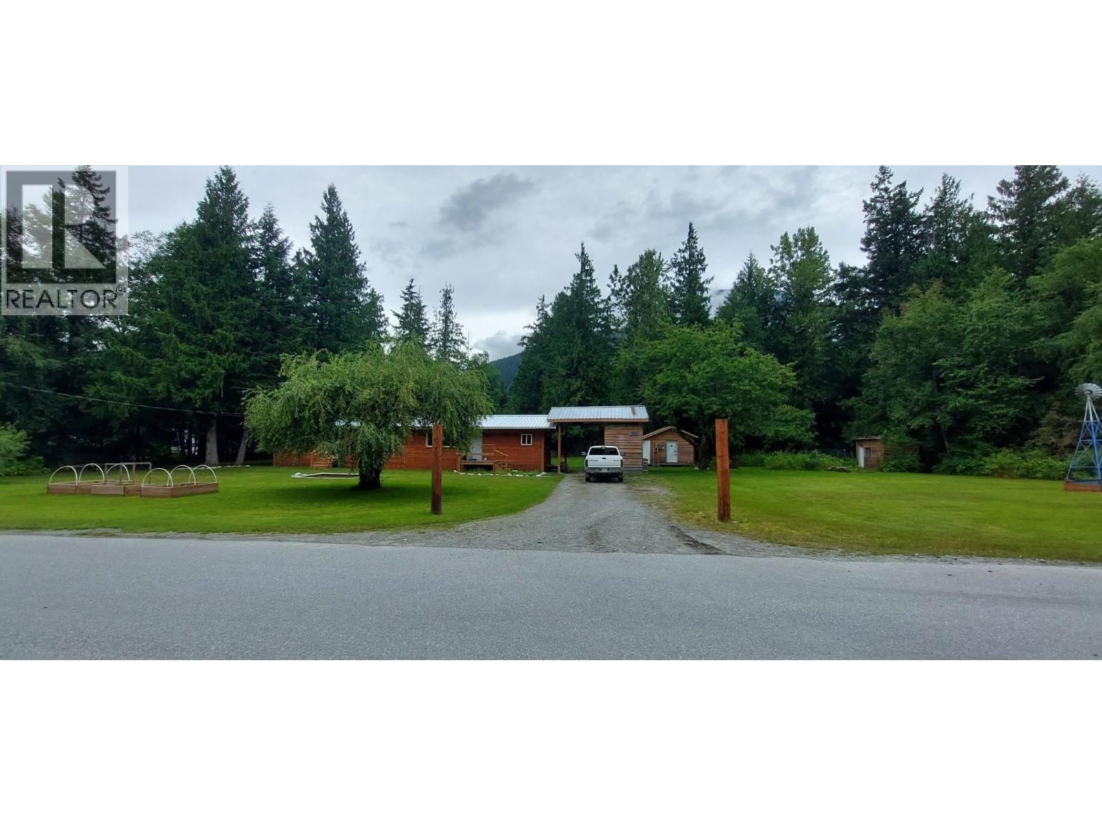 520 Tonquin Road Property Photo 2