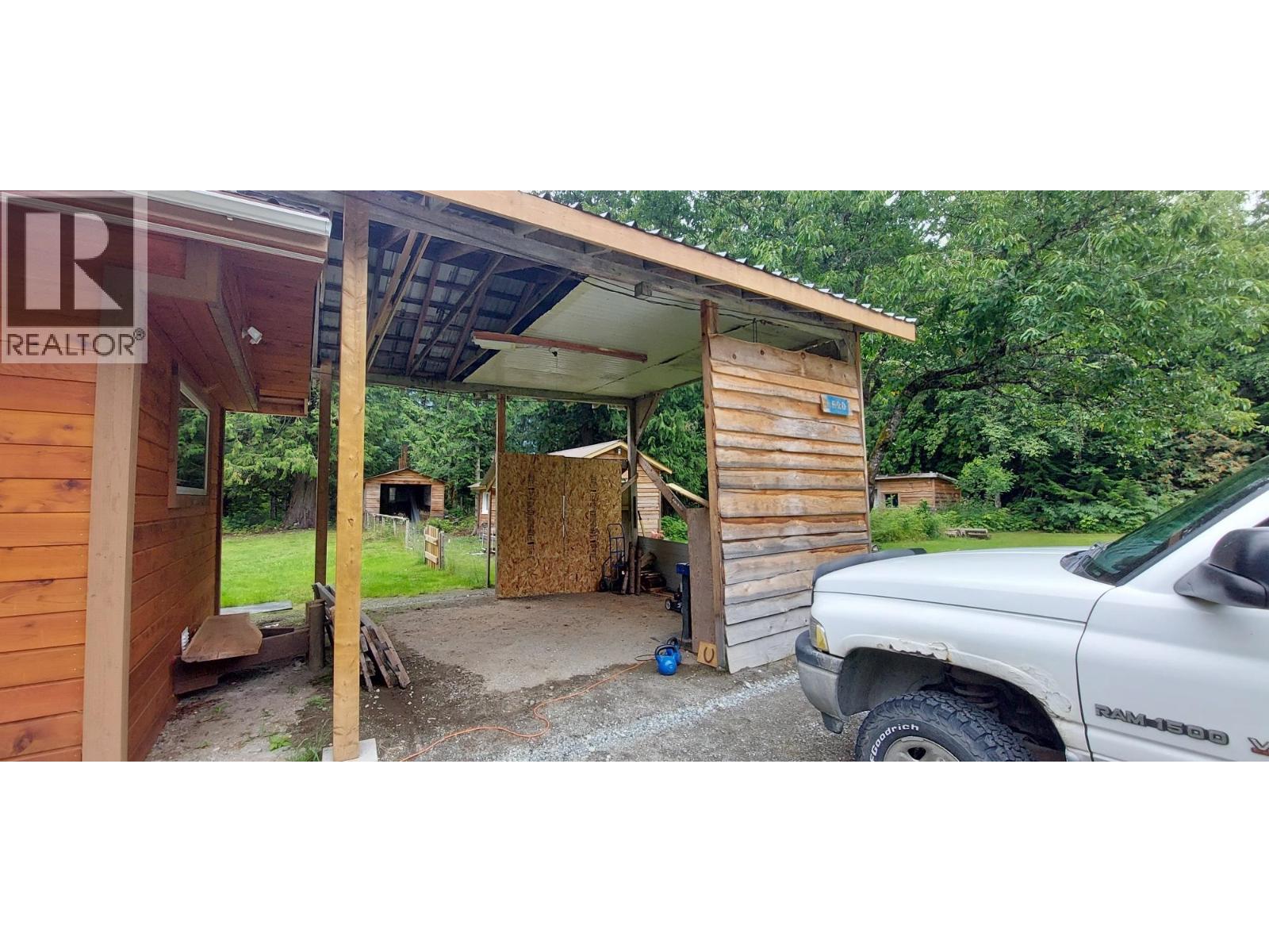520 Tonquin Road Property Photo 5