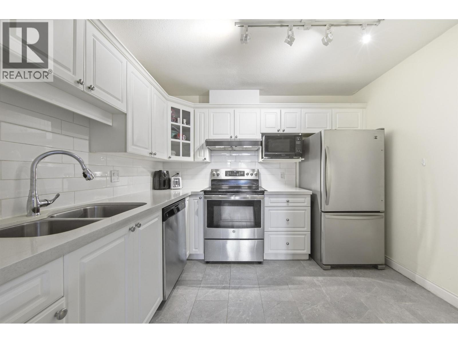 105 5735 HAMPTON PLACE Property Photo 1