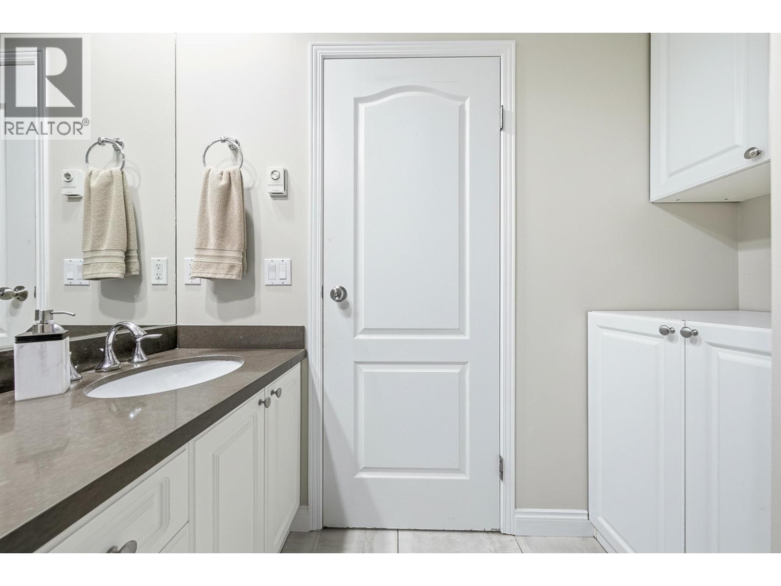 105 5735 Hampton Place Property Photo 12