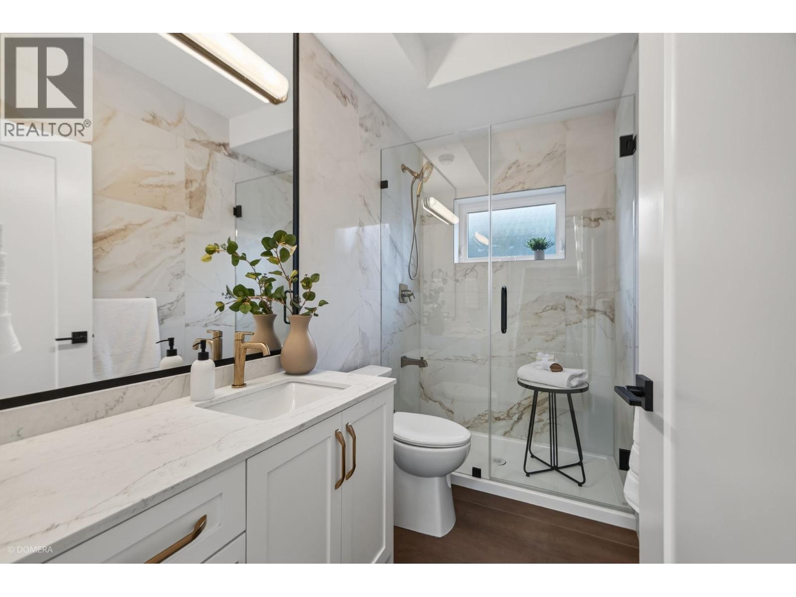 2 2035 51st Street Property Photo 18