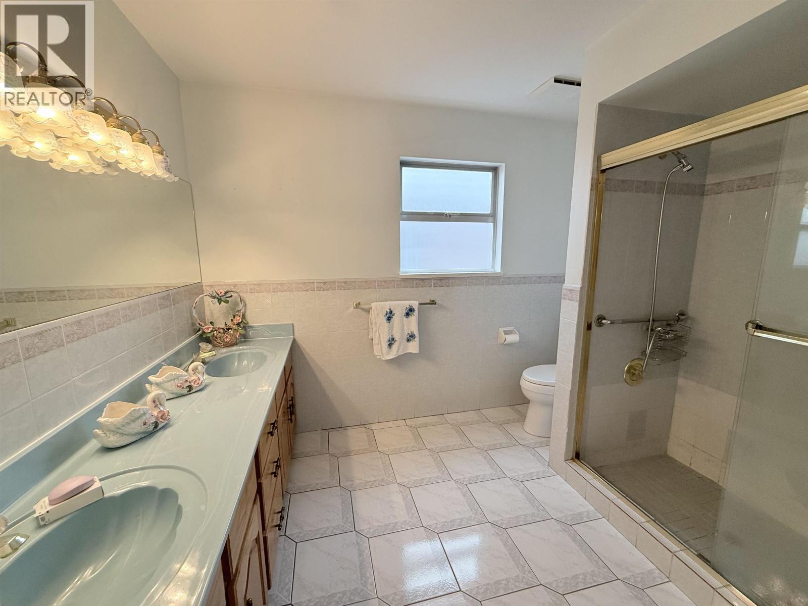 2458 E 5th Avenue Property Photo 13