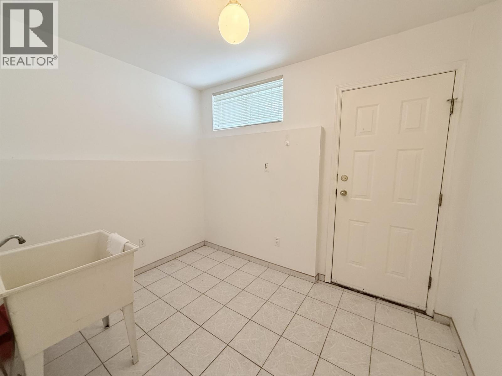 2458 E 5th Avenue Property Photo 24
