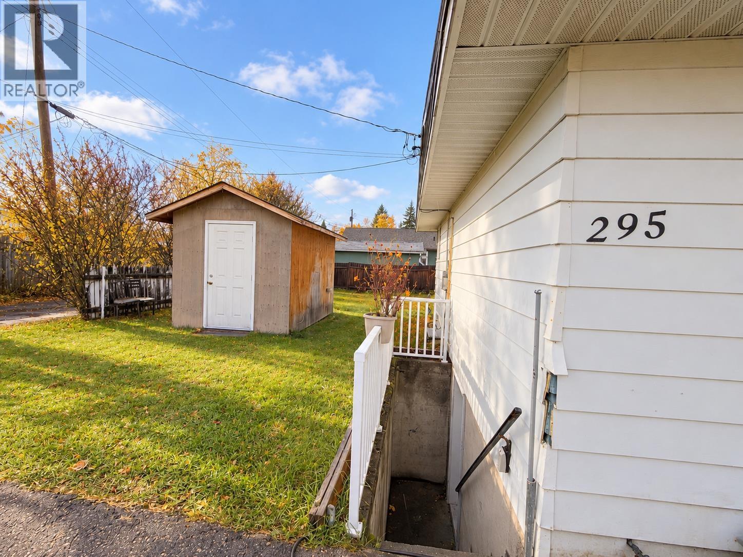 295 N Moffat Street Property Photo 3
