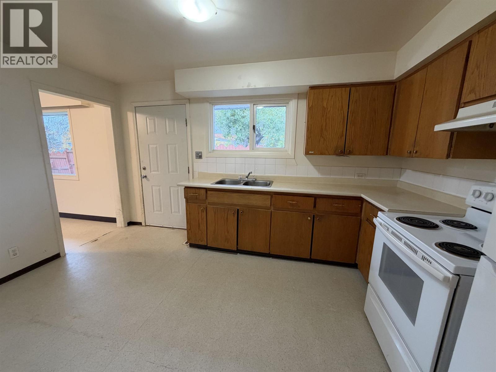 295 N Moffat Street Property Photo 5