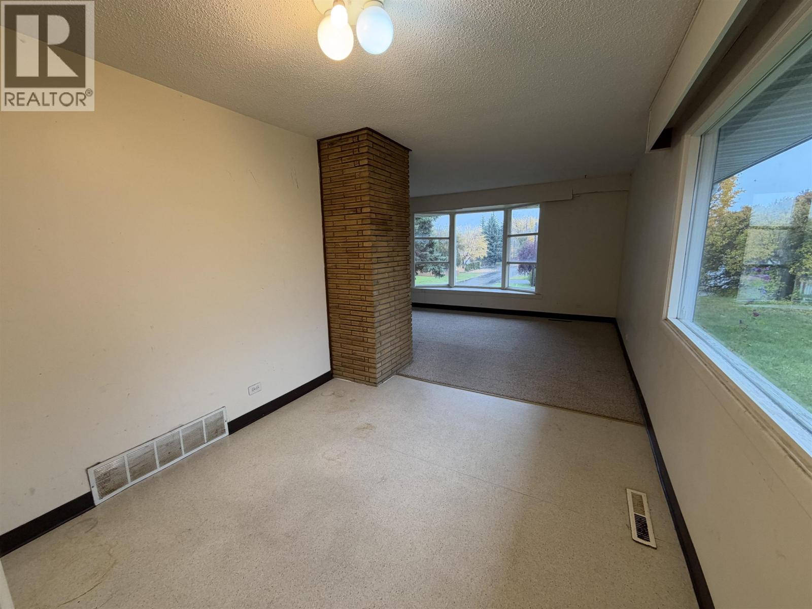 295 N Moffat Street Property Photo 6