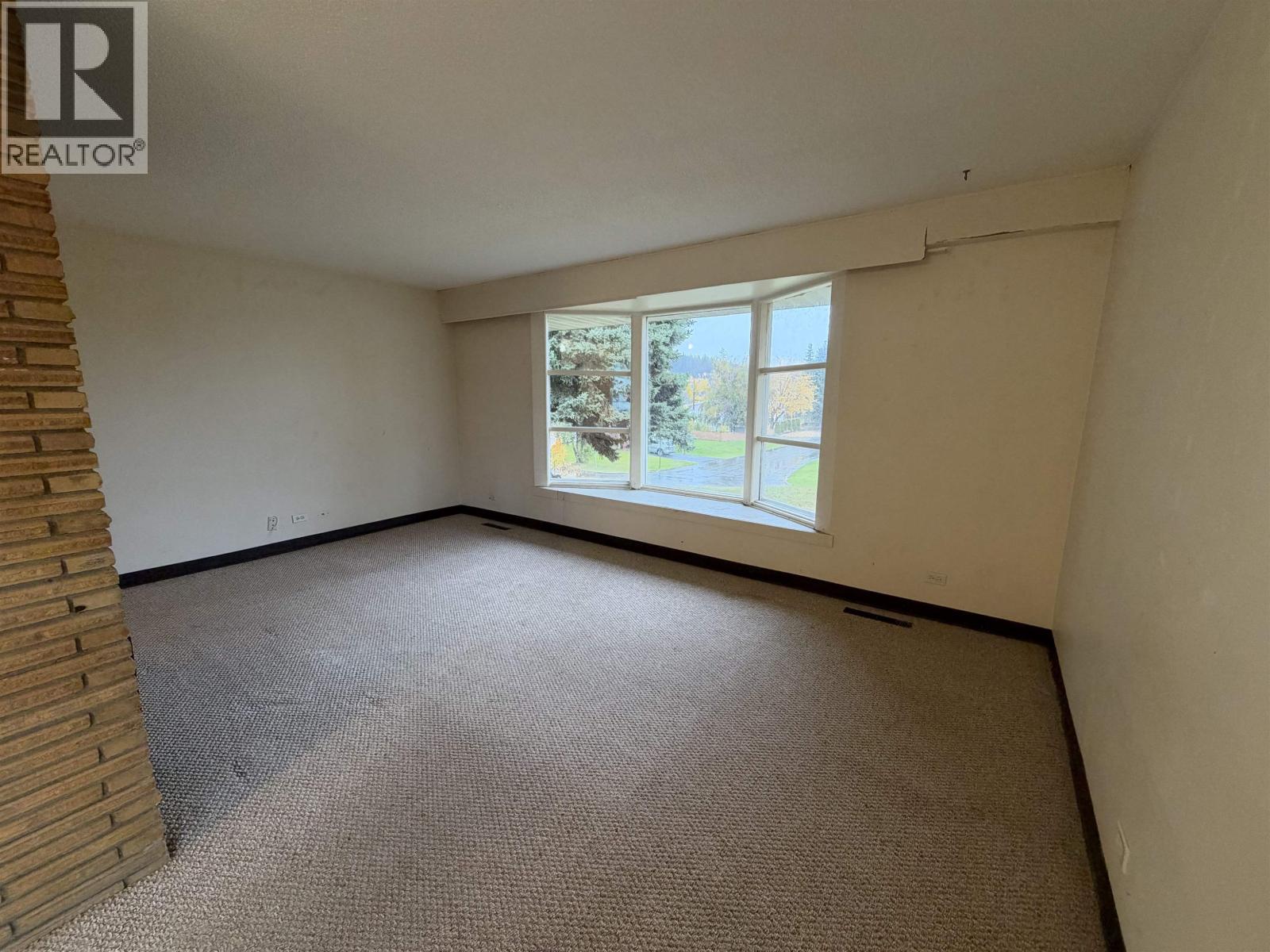 295 N Moffat Street Property Photo 7