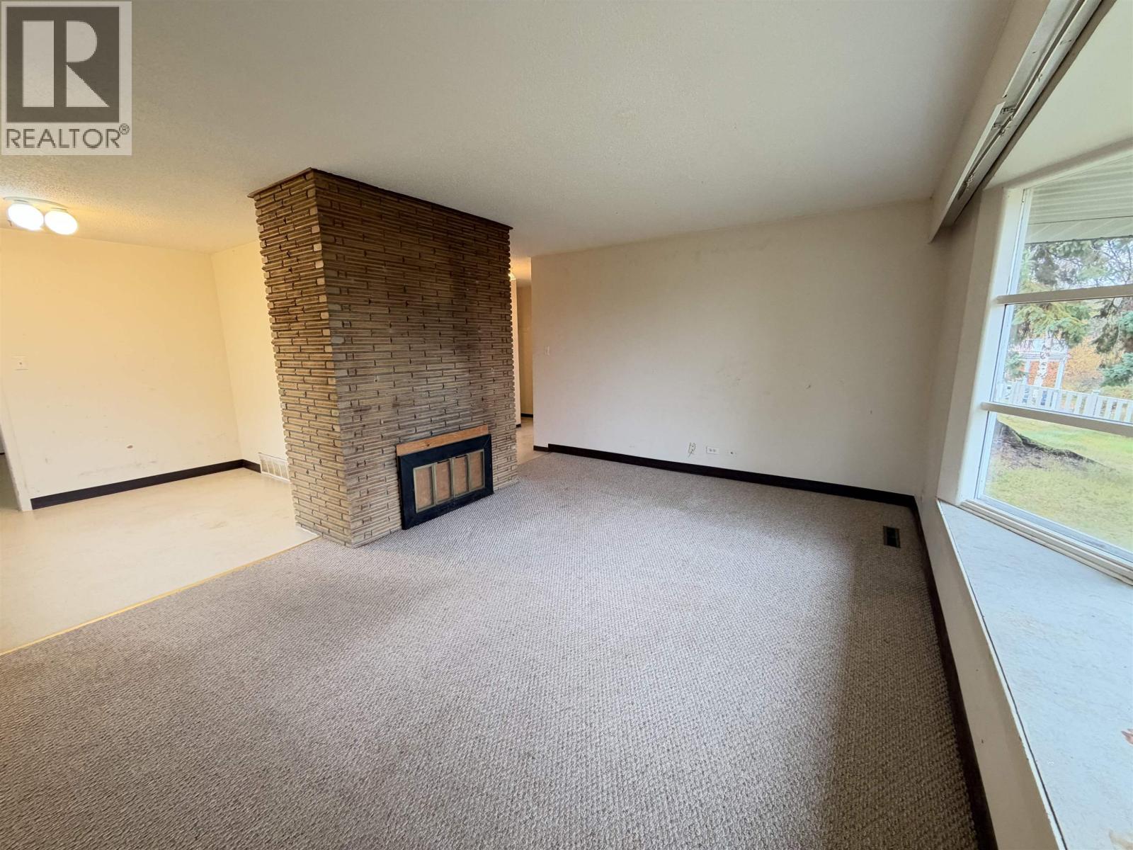 295 N Moffat Street Property Photo 8