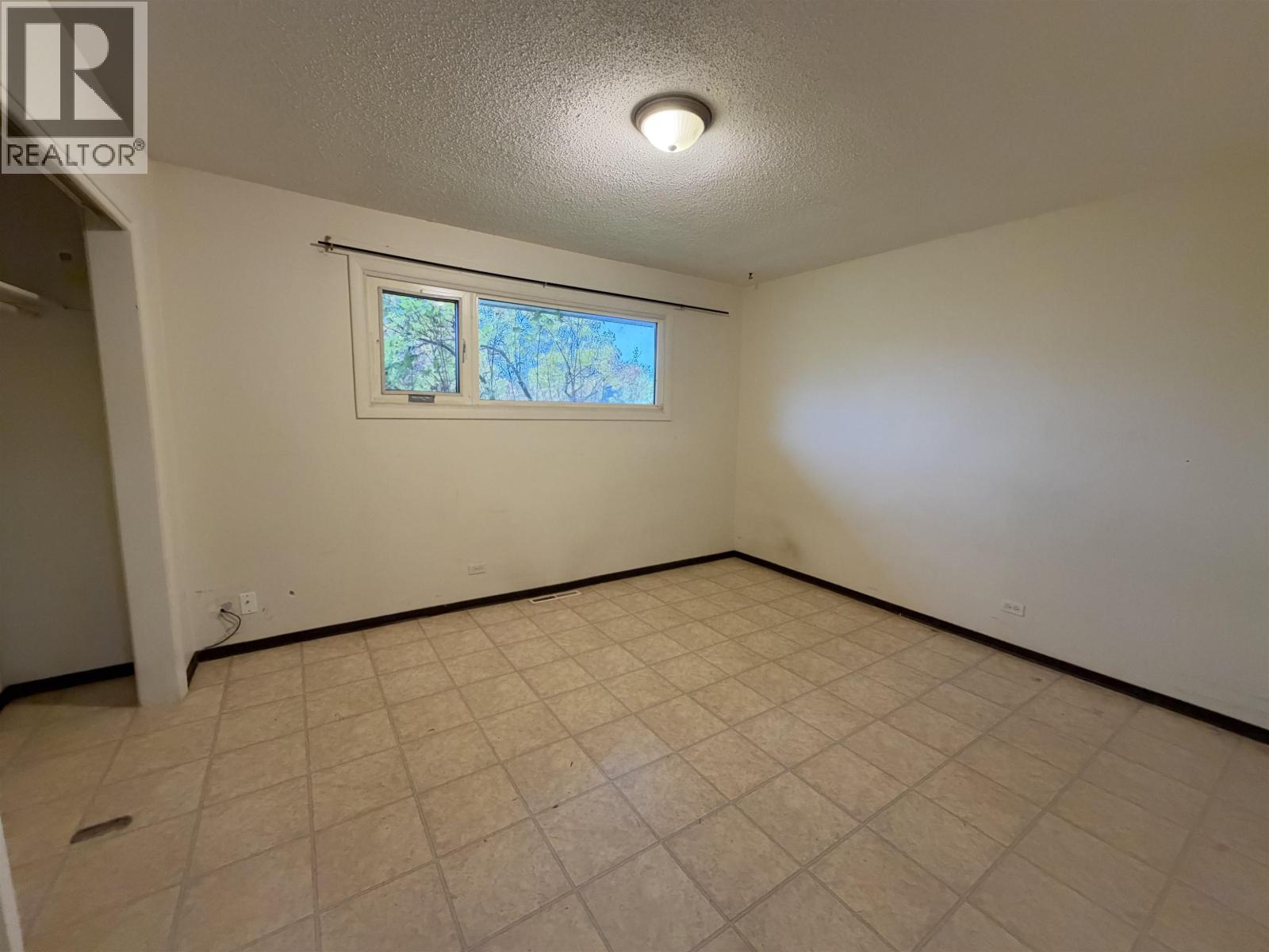 295 N Moffat Street Property Photo 10