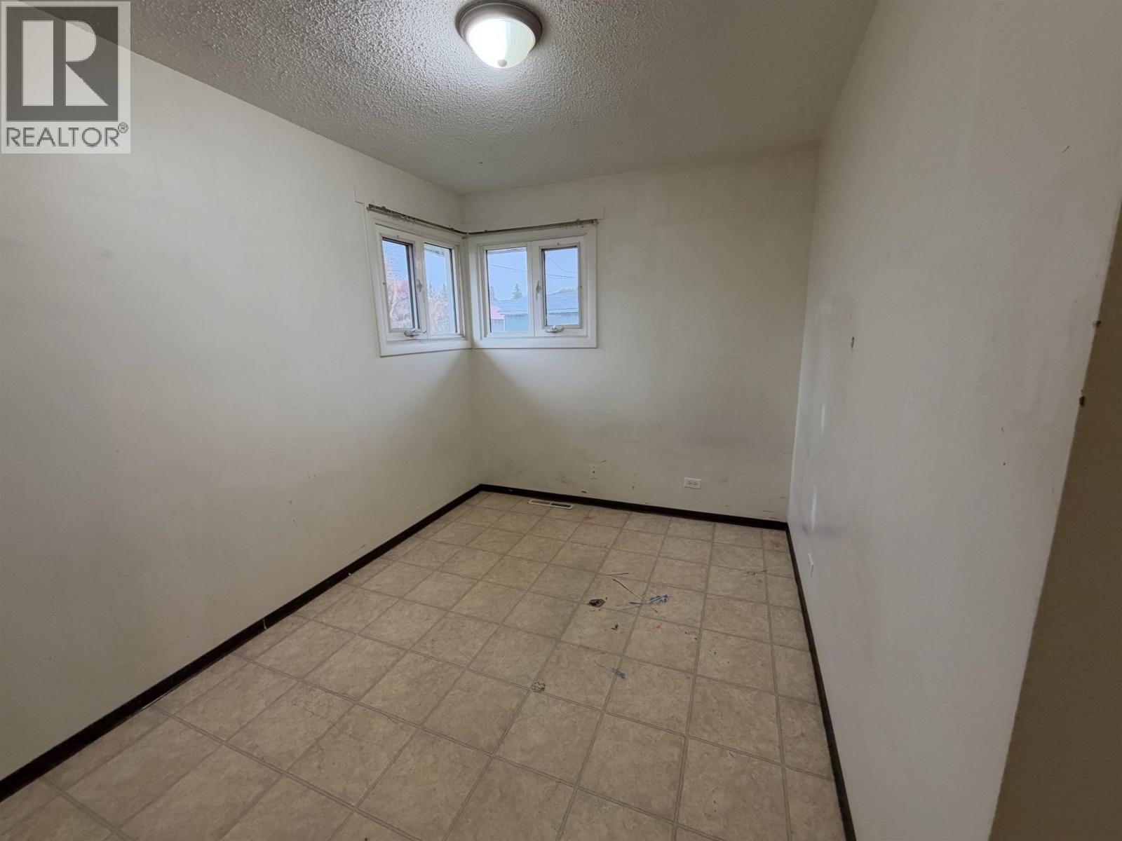 295 N Moffat Street Property Photo 11