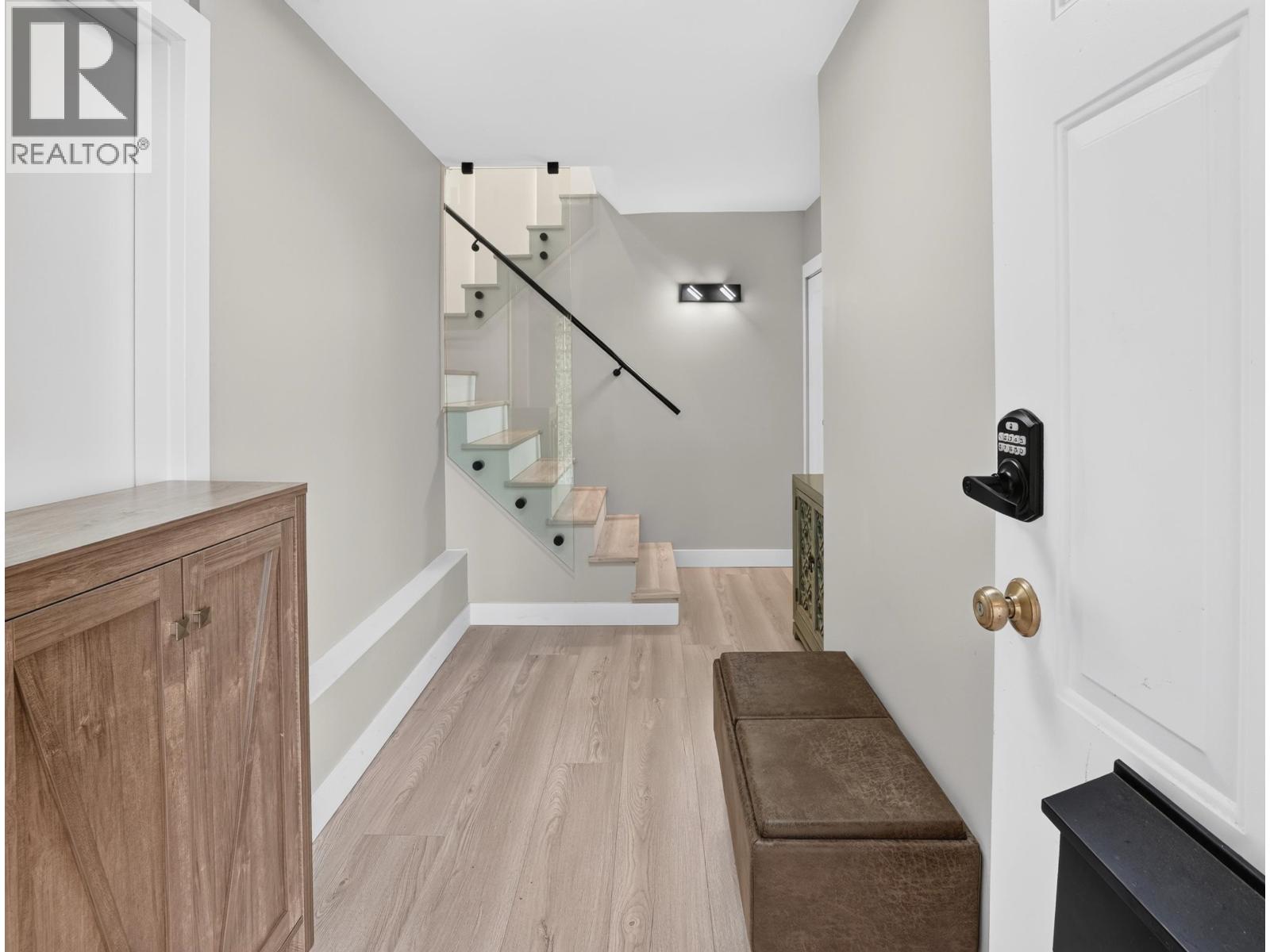 3570 Lonsdale Avenue Property Photo 2