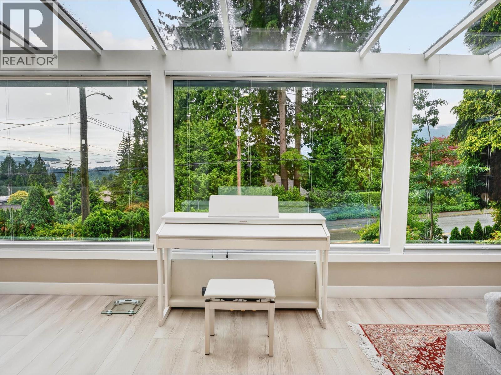 3570 Lonsdale Avenue Property Photo 11
