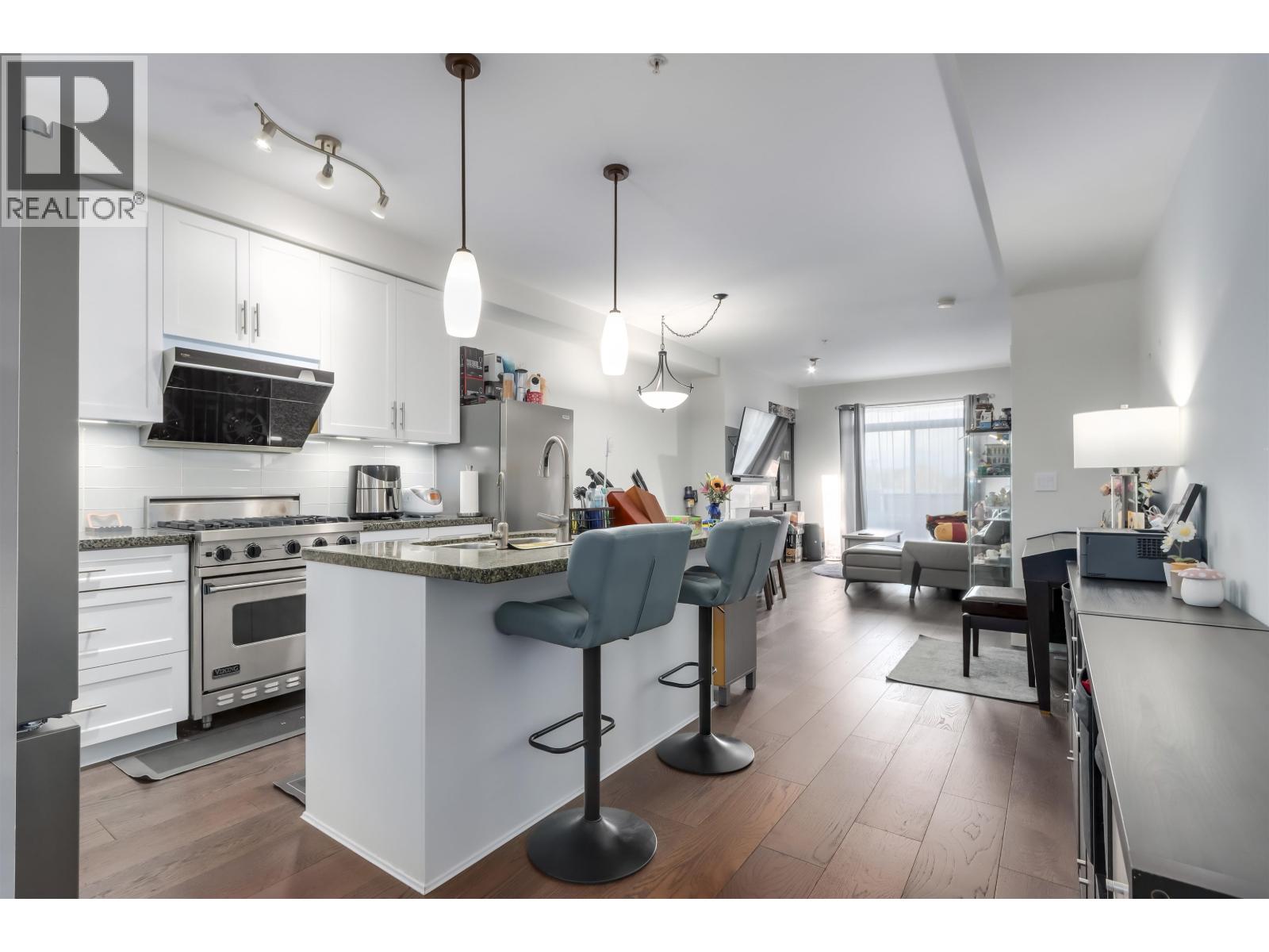 209 6077 London Road Property Photo 3