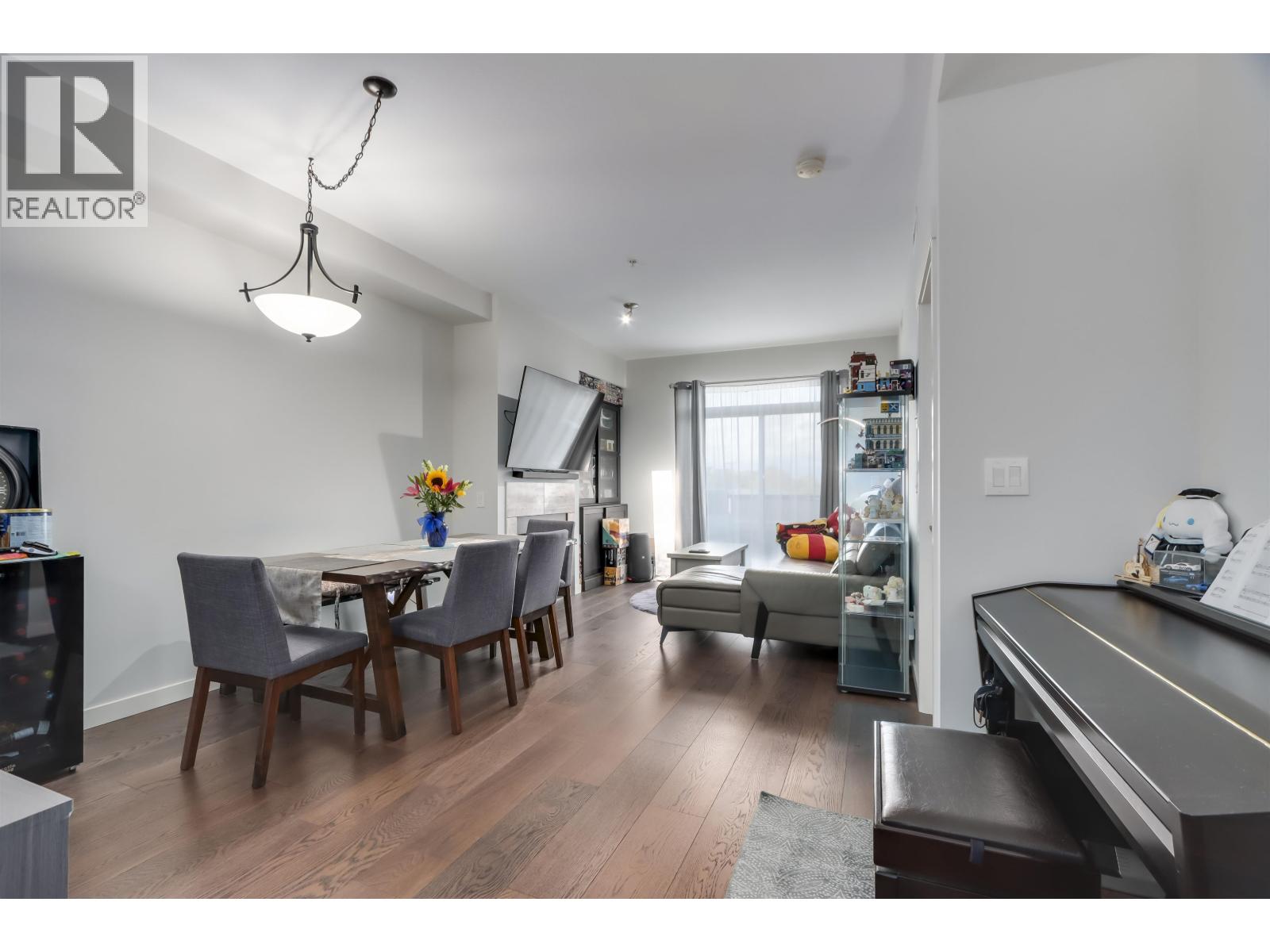 209 6077 London Road Property Photo 4
