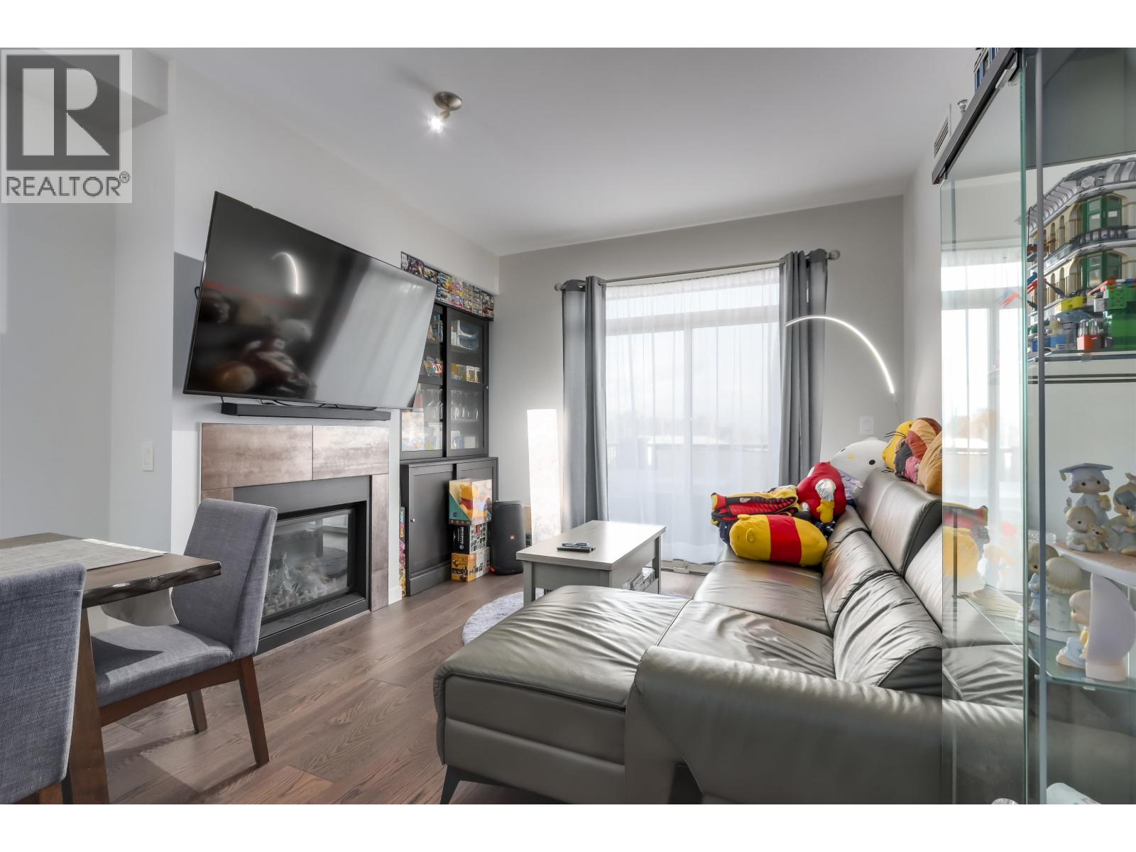 209 6077 London Road Property Photo 5