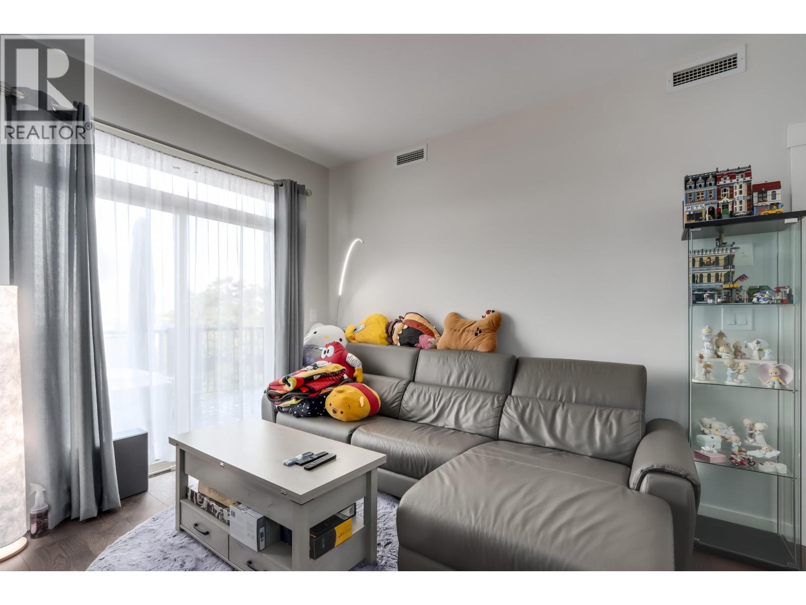 209 6077 London Road Property Photo 6