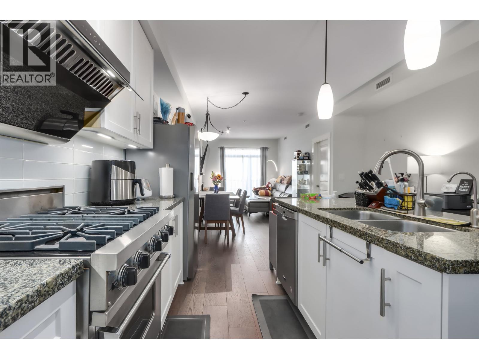 209 6077 London Road Property Photo 16