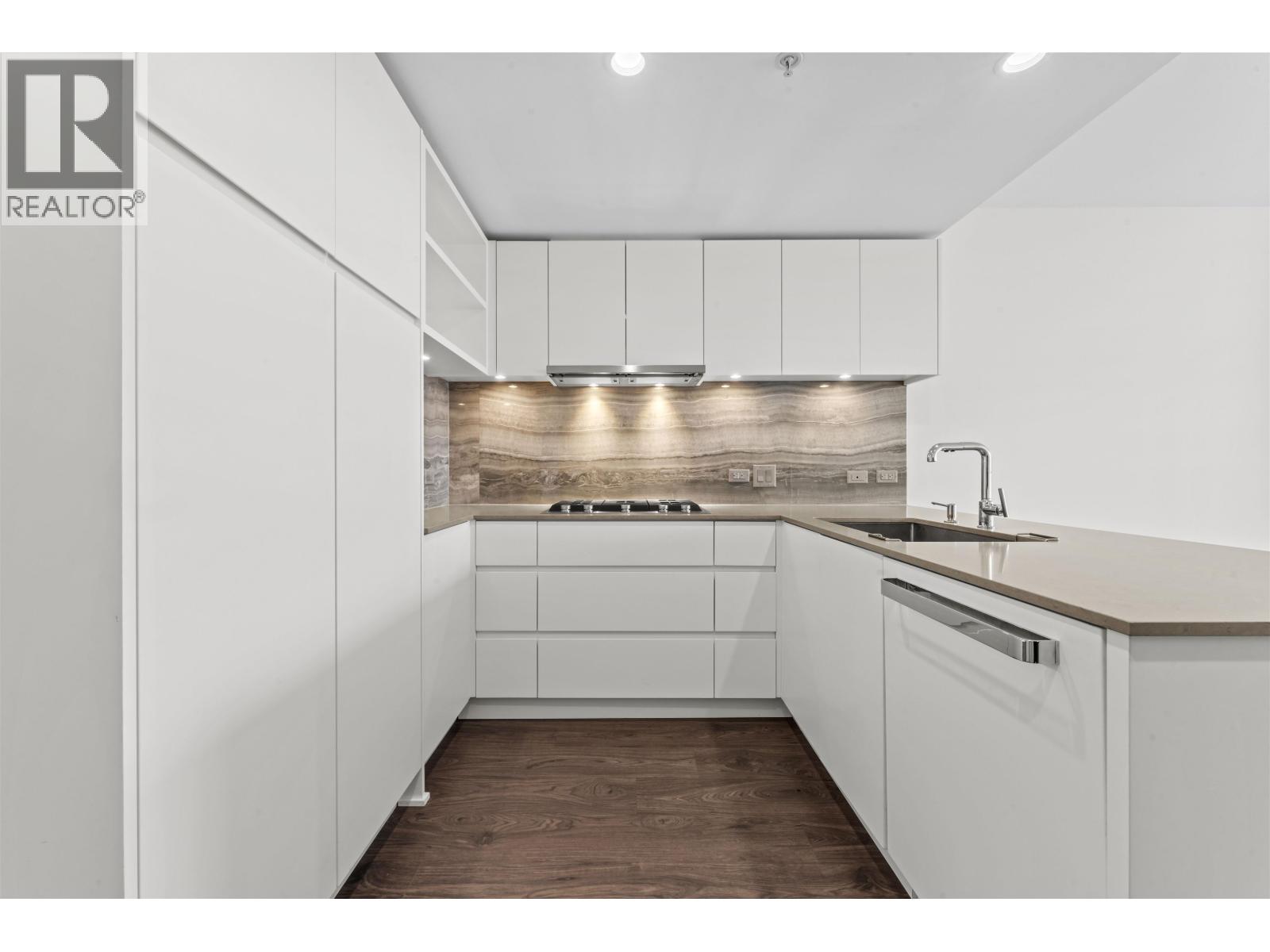1301 450 Westview Street Property Photo 3