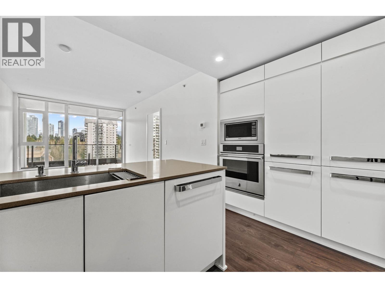 1301 450 Westview Street Property Photo 4