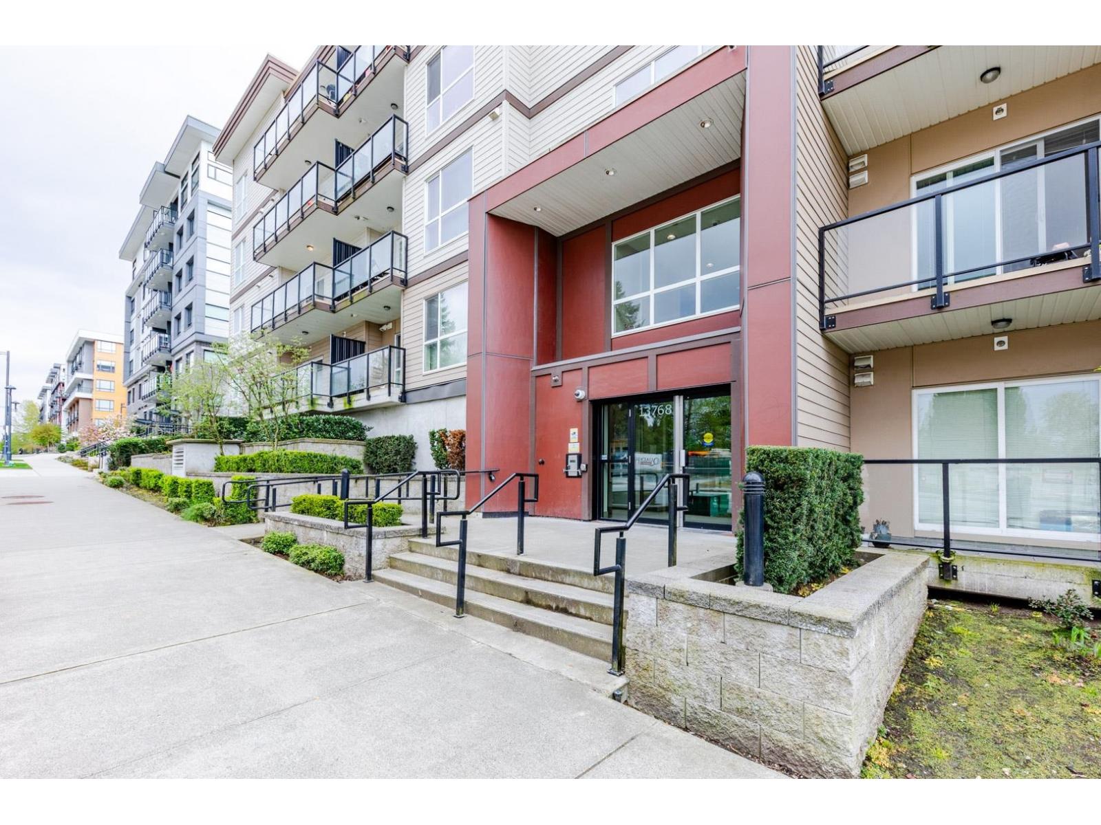 323 13768 108 Avenue Property Photo 3
