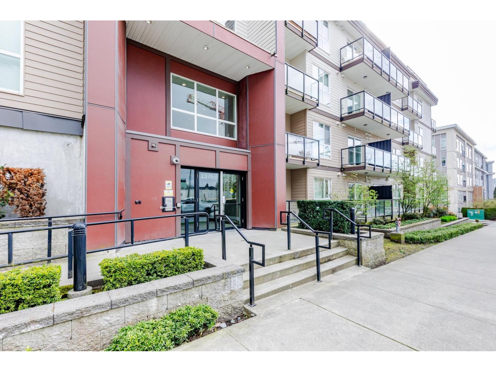 323 13768 108 Avenue Property Photo 4