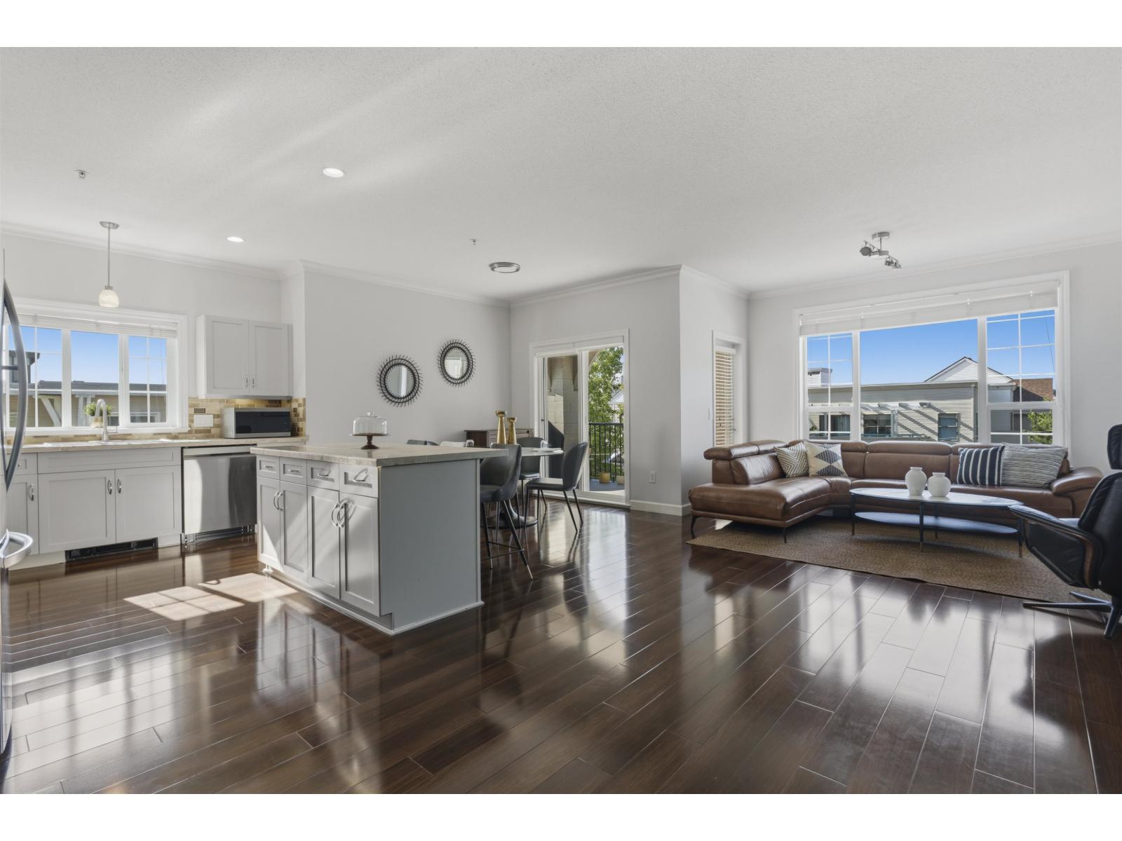 401 20281 53a Avenue Property Photo 6