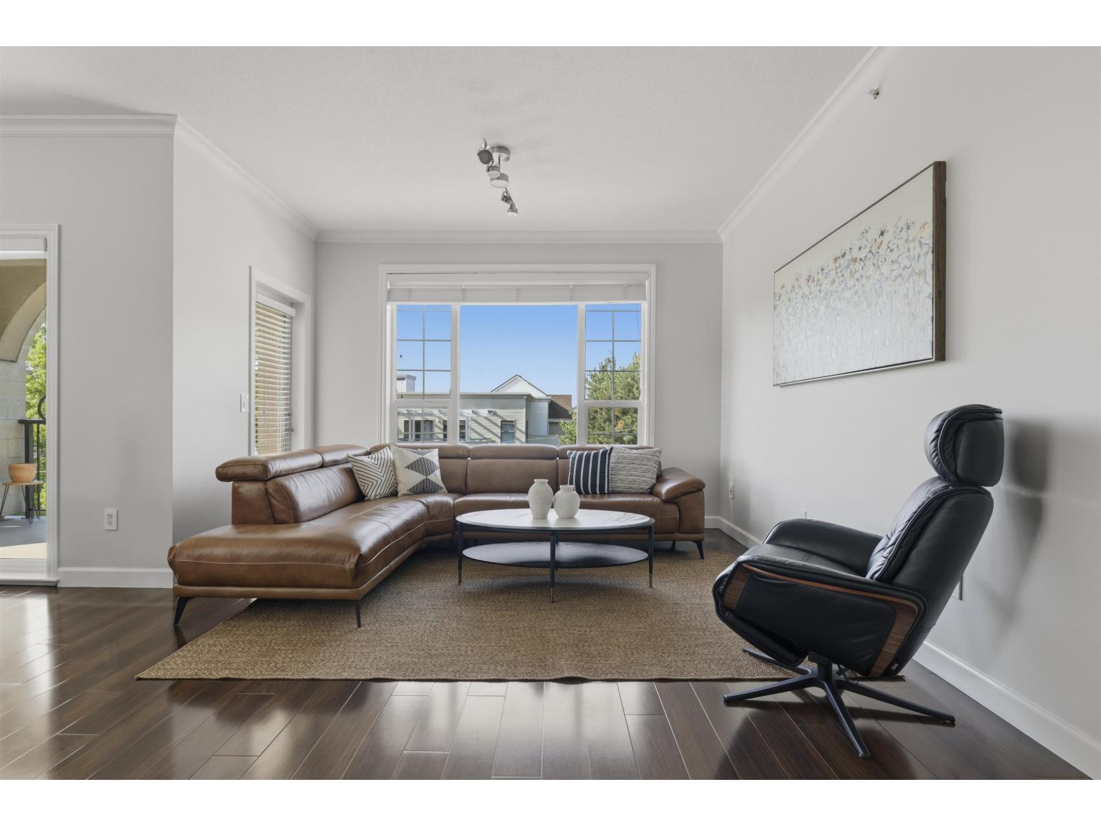 401 20281 53a Avenue Property Photo 8