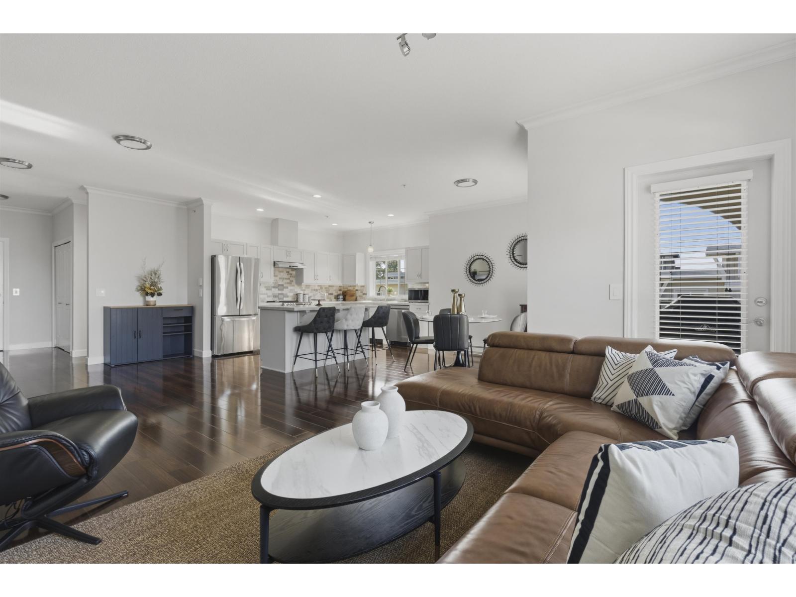 401 20281 53a Avenue Property Photo 9