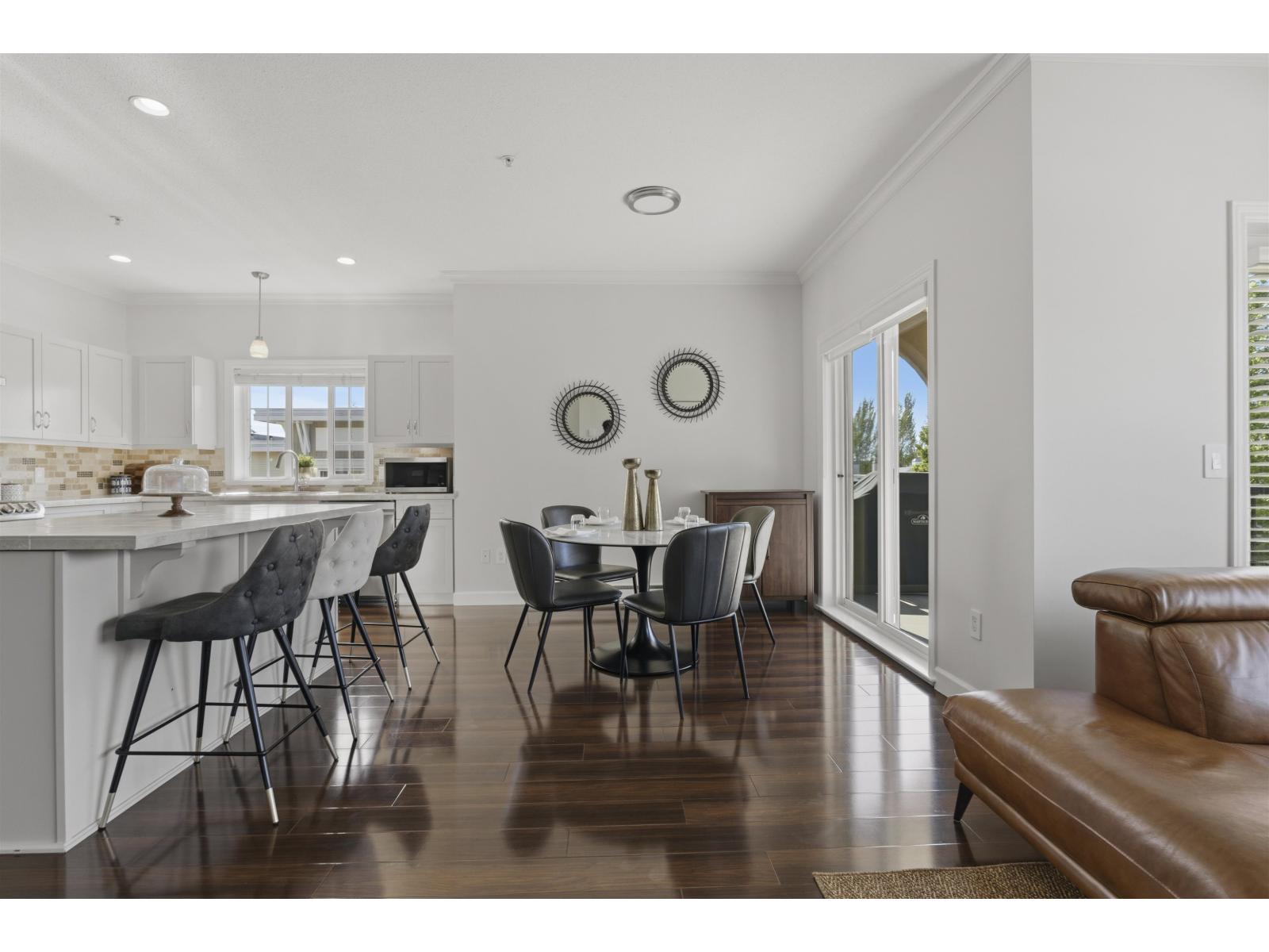 401 20281 53a Avenue Property Photo 10