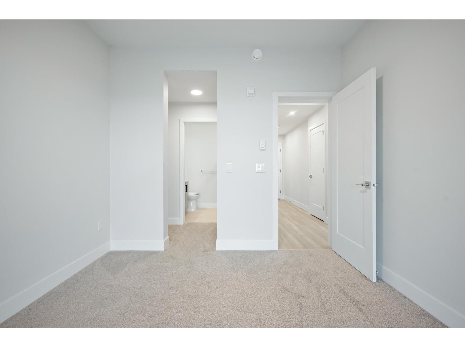 205 34395 Gladys Avenue Property Photo 30