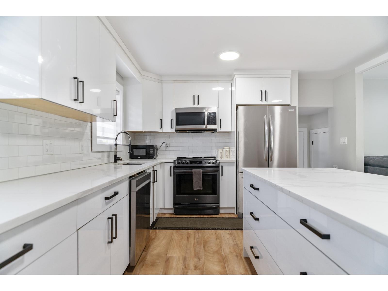 16235 28 Avenue Property Photo 3