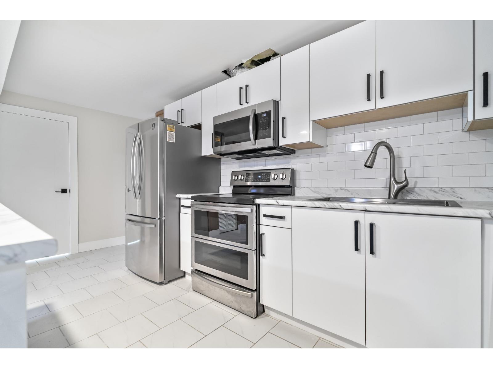 16235 28 Avenue Property Photo 12