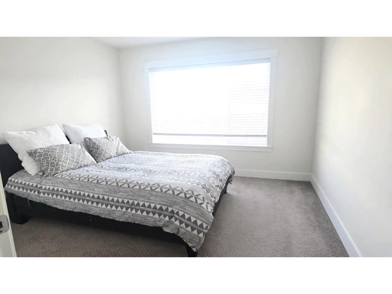 4 8033 166b Street Property Photo 20