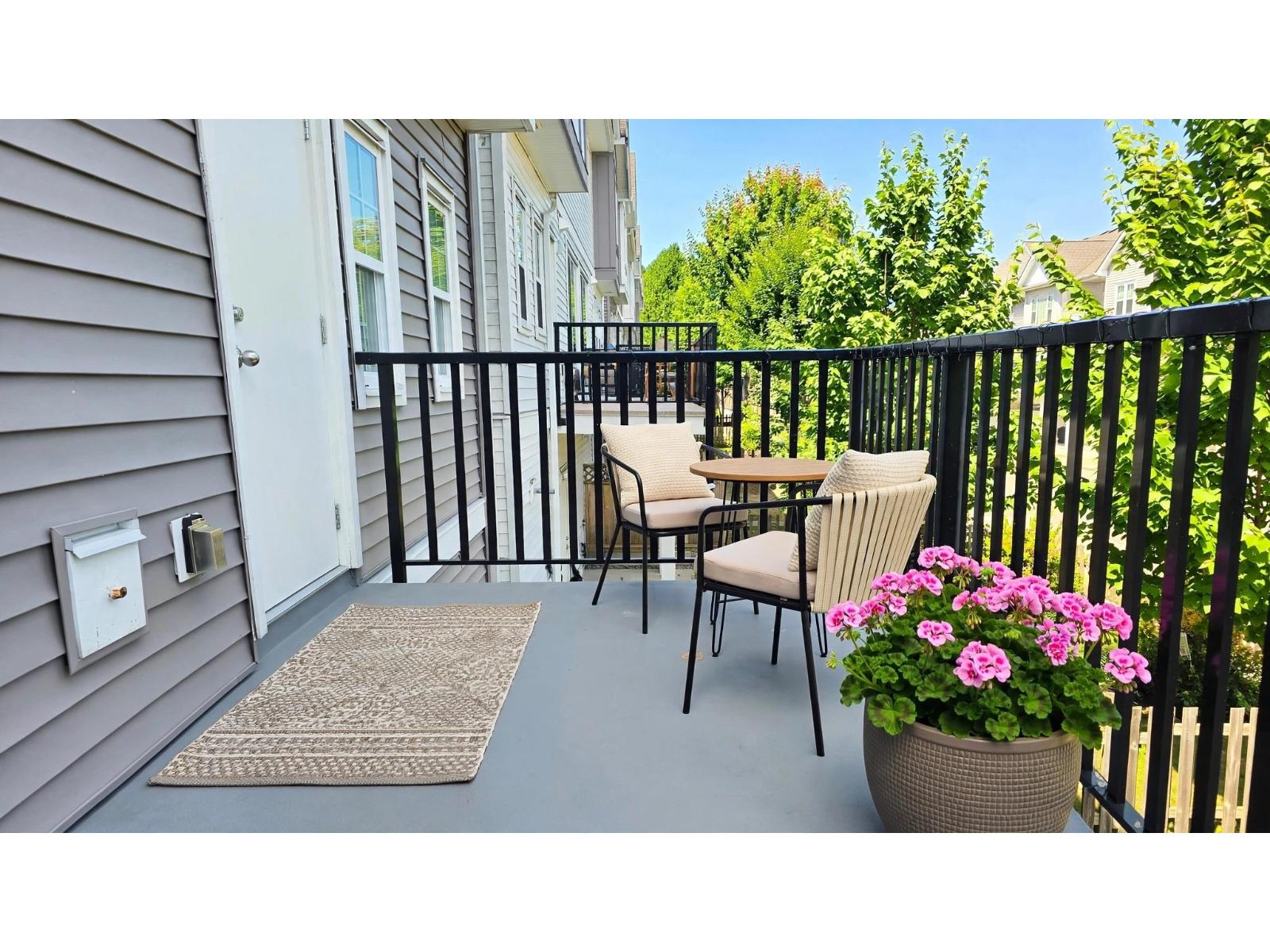 4 8033 166b Street Property Photo 23