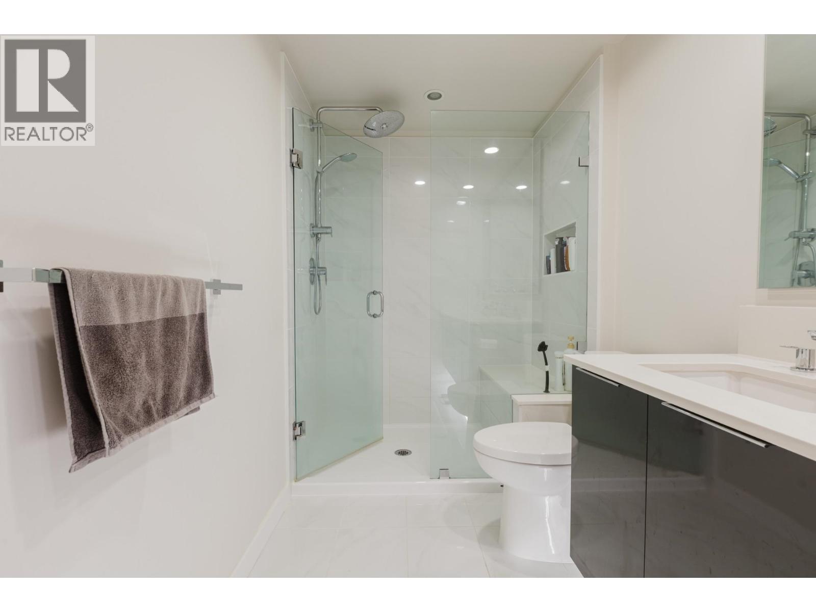 1305 3096 Windsor Gate Property Photo 13
