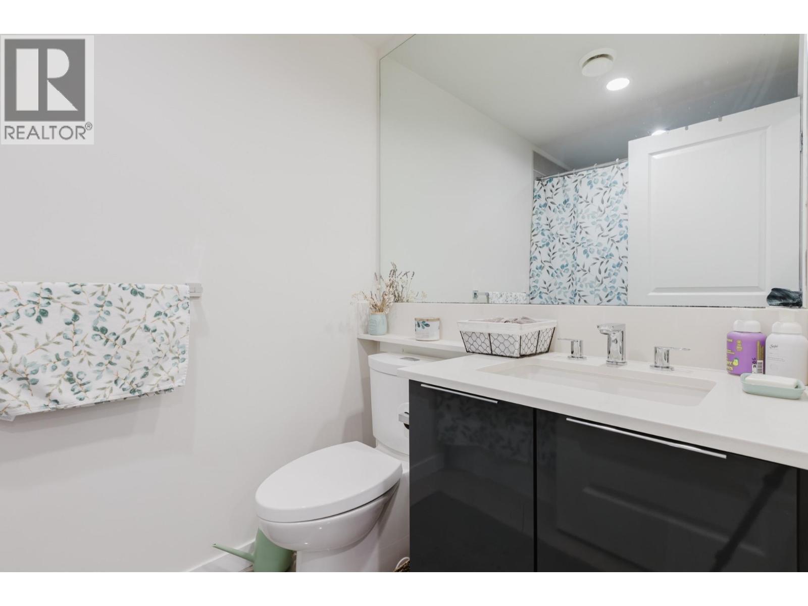 1305 3096 Windsor Gate Property Photo 15