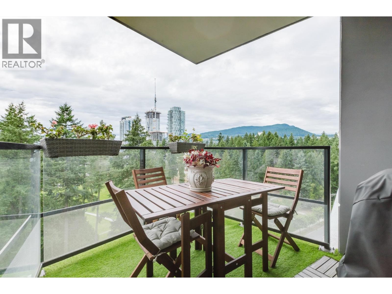 1305 3096 Windsor Gate Property Photo 17