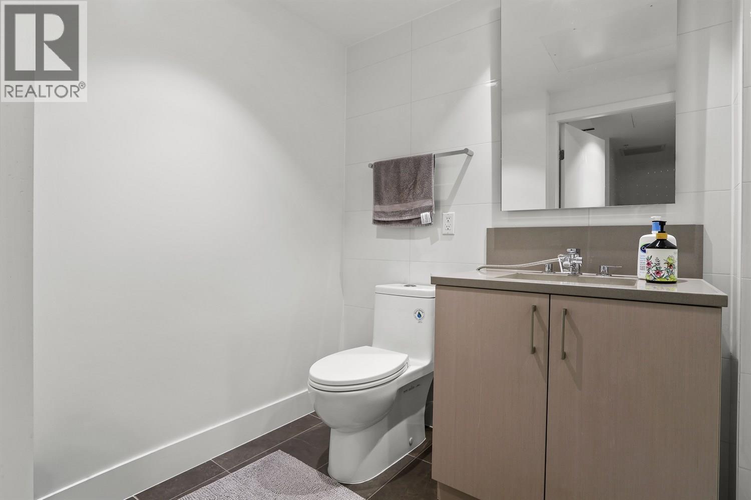 704 1675 Lions Gate Lane Property Photo 11