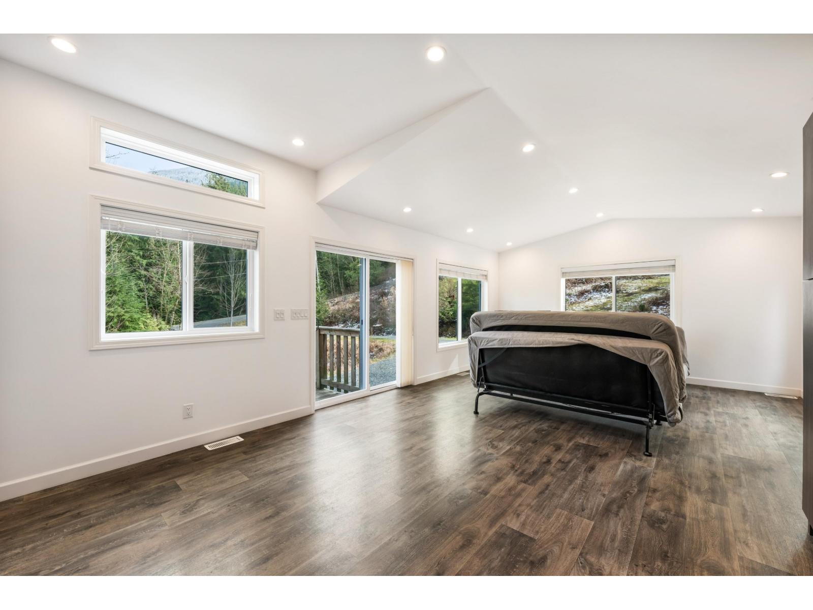 6650 Hinkley Road Property Photo 10