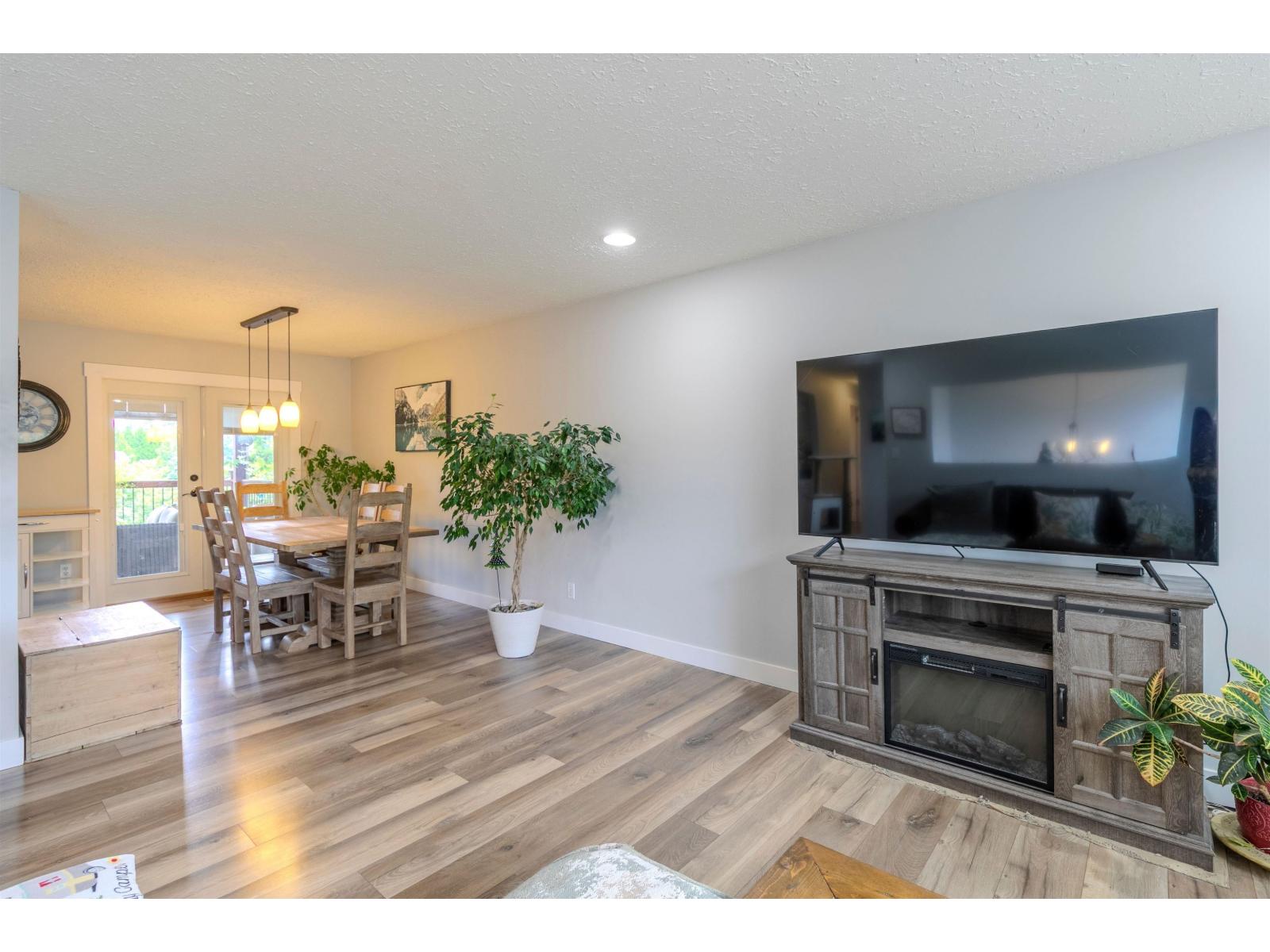 35073 Ewert Avenue Property Photo 6