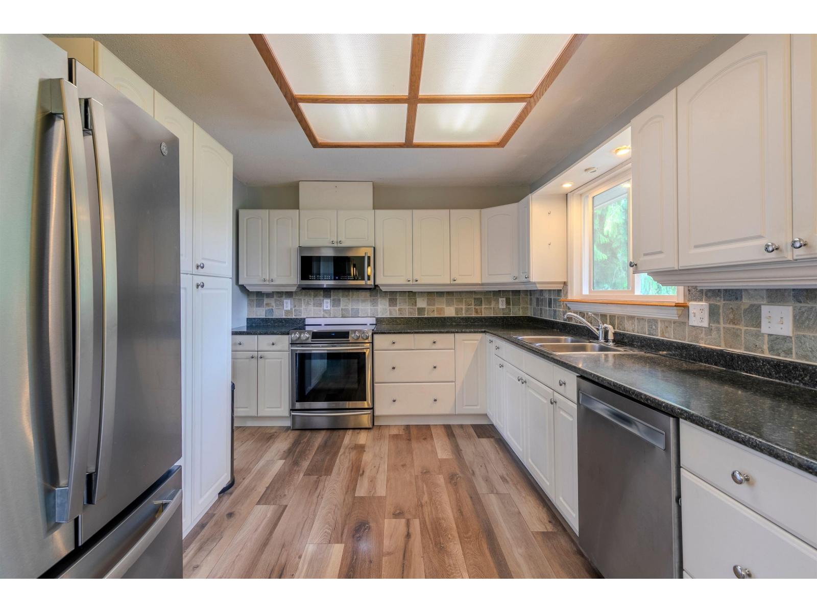 35073 Ewert Avenue Property Photo 9