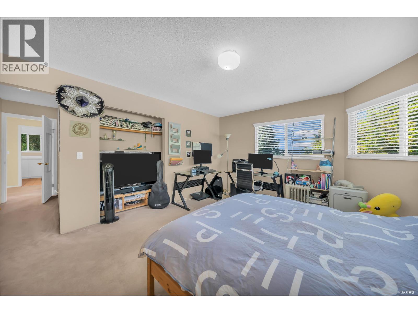 3898 Fromme Road Property Photo 32