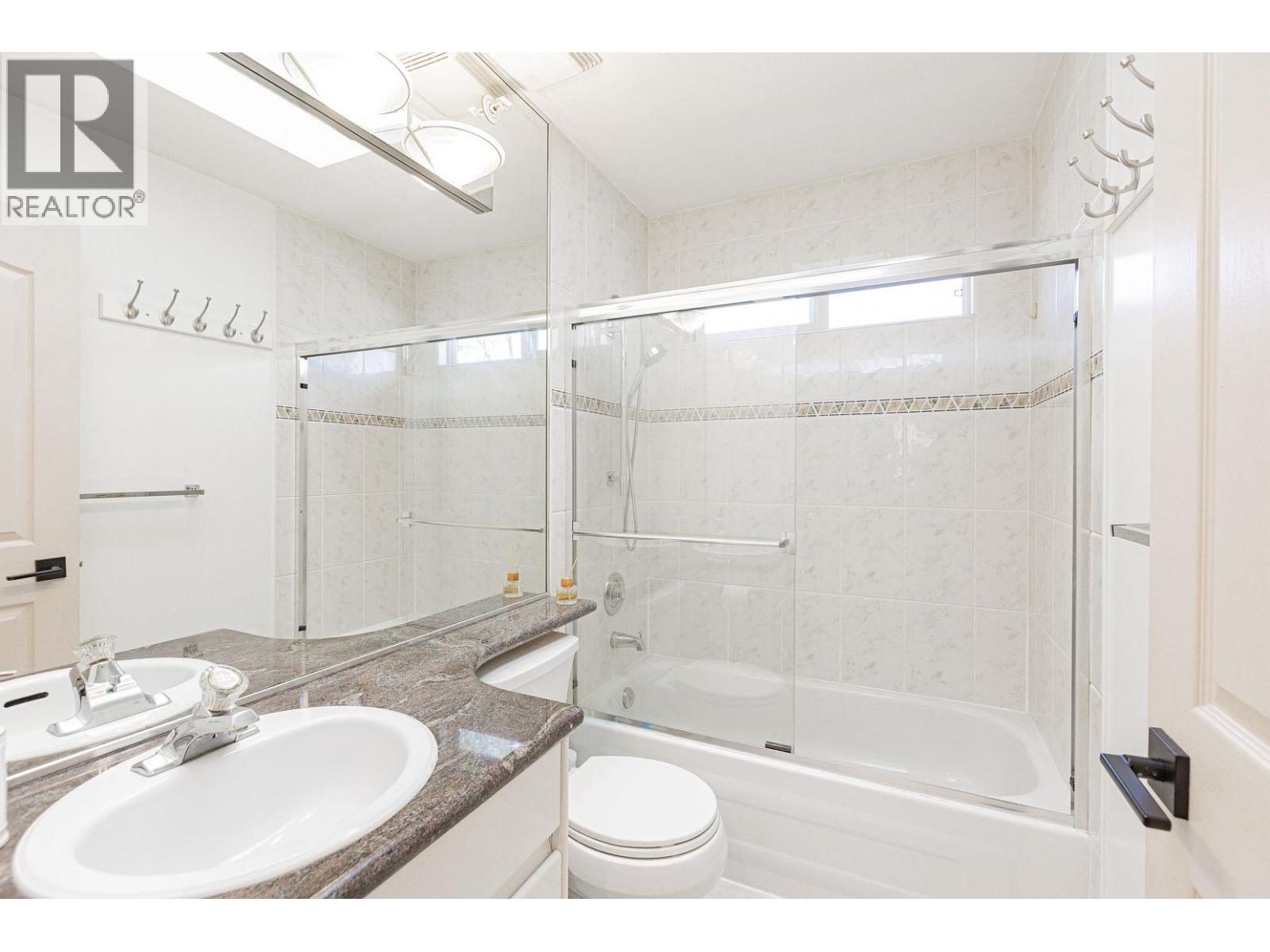3529 Gladstone Street Property Photo 6