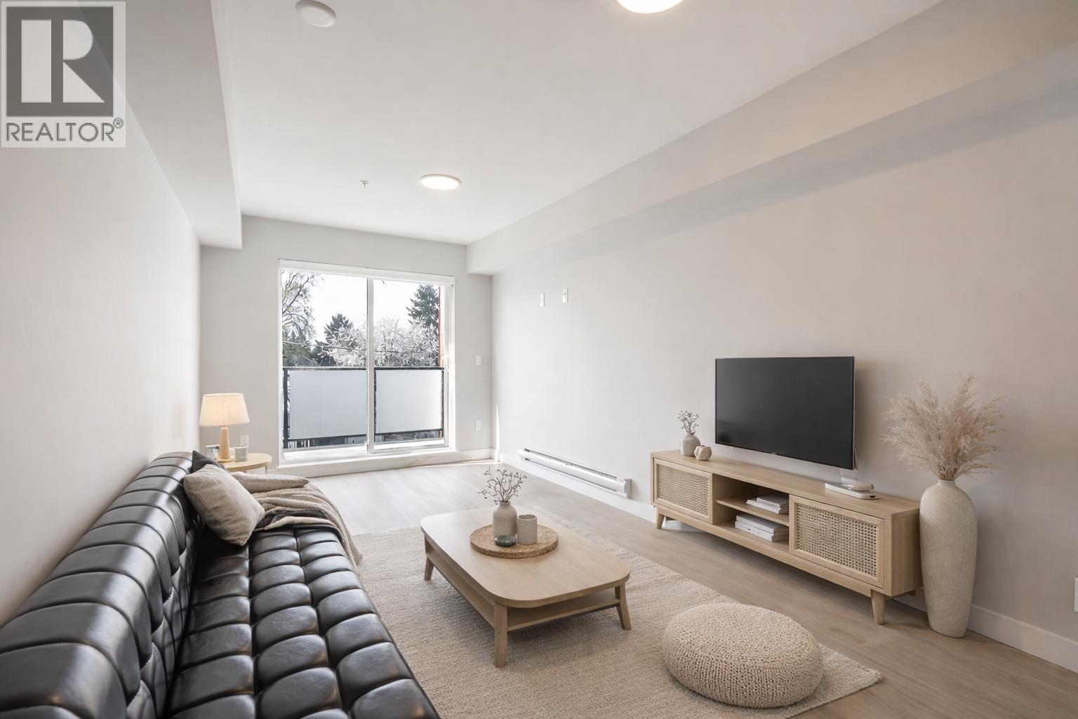 304 3050 KINGSWAY Property Photo 1