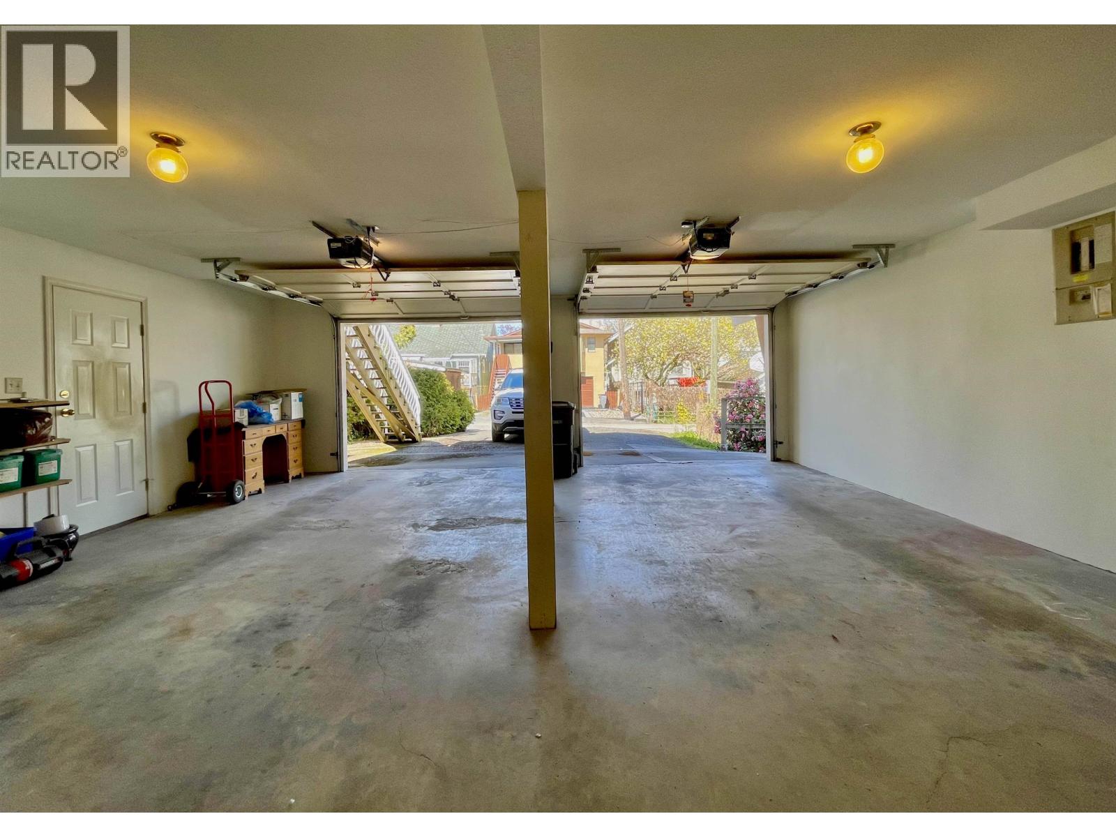 937 W 18th Avenue Property Photo 9