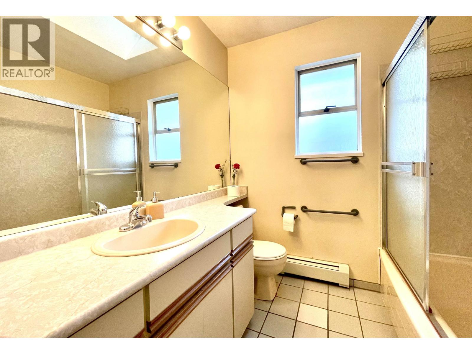 937 W 18th Avenue Property Photo 28