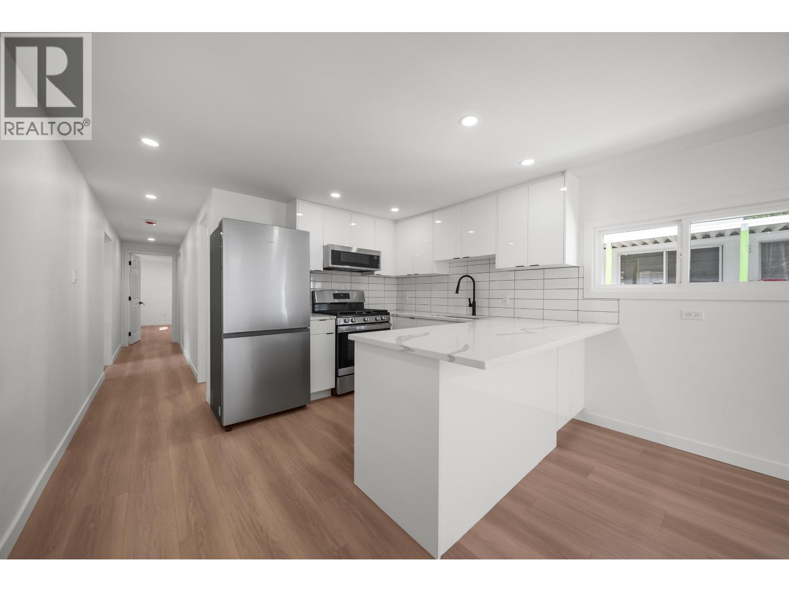 39 21163 LOUGHEED HIGHWAY Property Photo 1