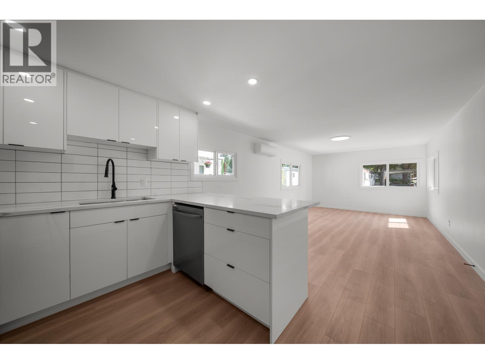 39 21163 Lougheed Highway Property Photo 2