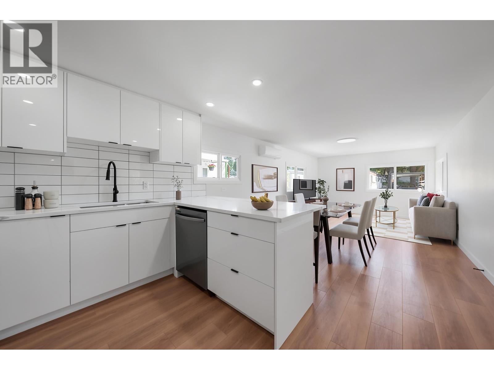39 21163 Lougheed Highway Property Photo 3