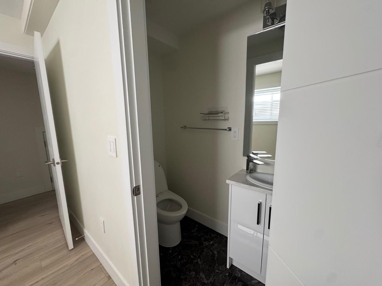 49 9652 162a Street Property Photo 4